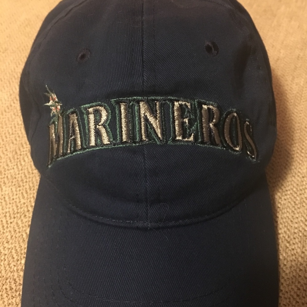 Seattle Mariners ‘Marineros’ rare giveaway cap